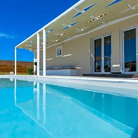 Madini Hotel